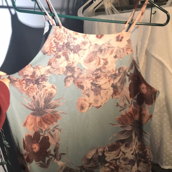 Blue flower dress. So flattering - Picture 2 of 5